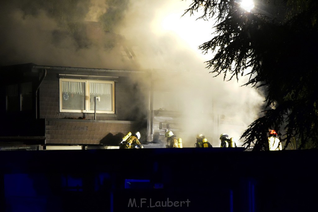 Grossfeuer Einfamilienhaus Siegburg Muehlengrabenstr P0364.JPG - Miklos Laubert